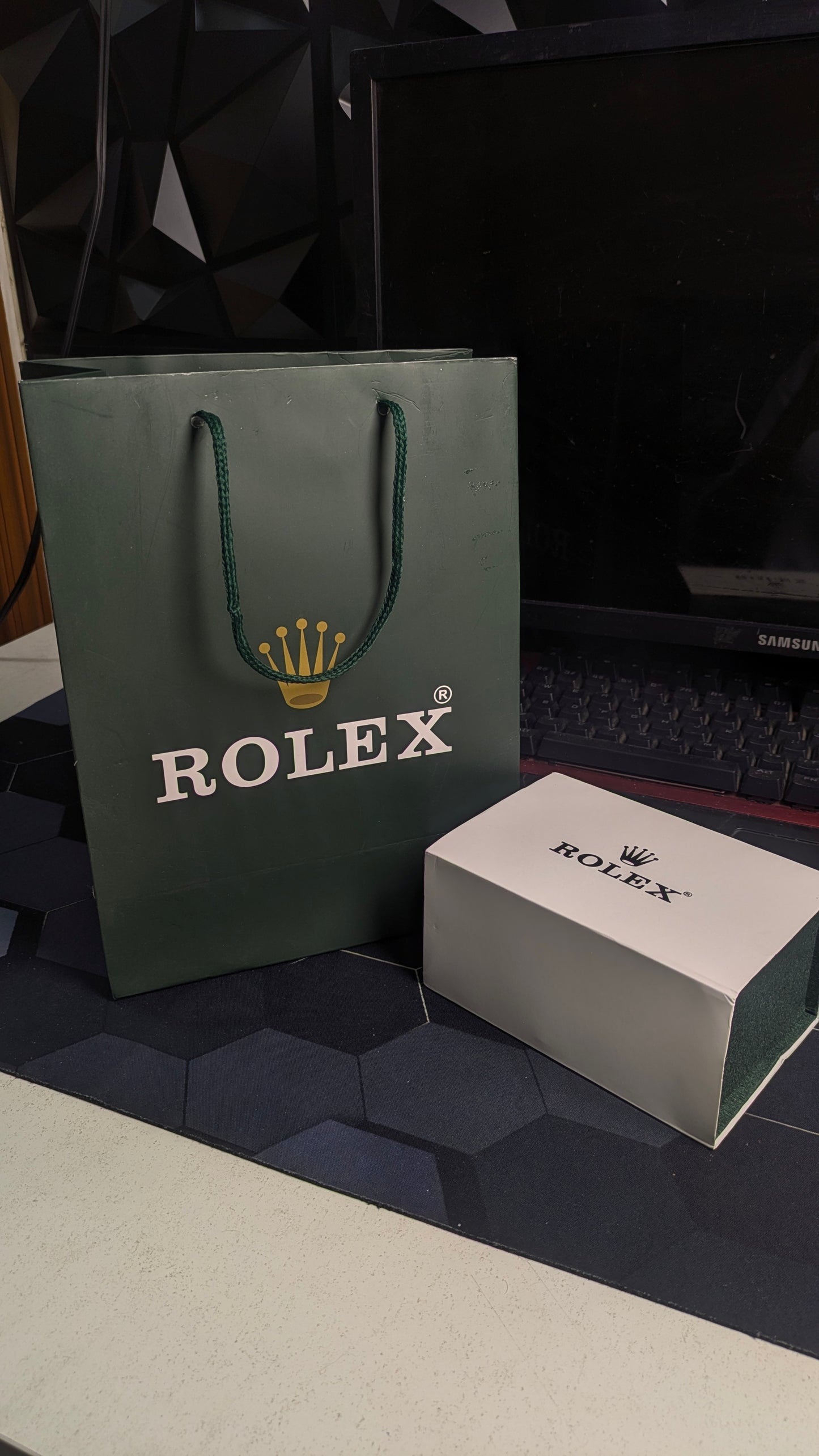 Rolex standard box ( Free with Rolex watch )