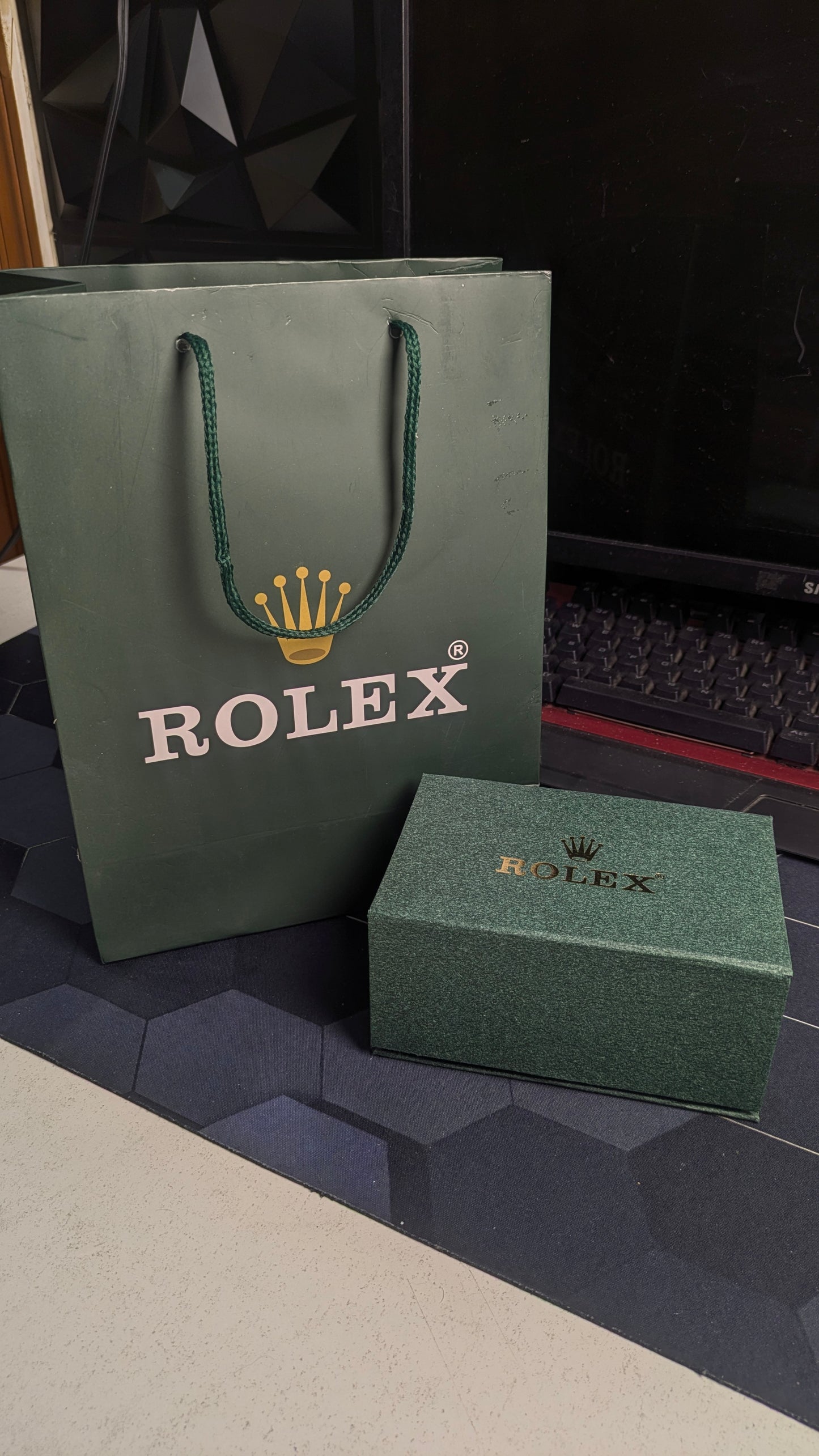 Rolex standard box ( Free with Rolex watch )